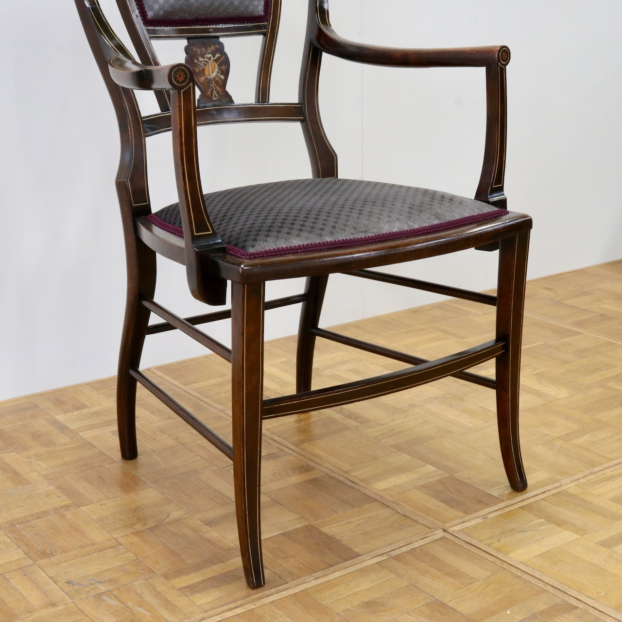 アームチェアー