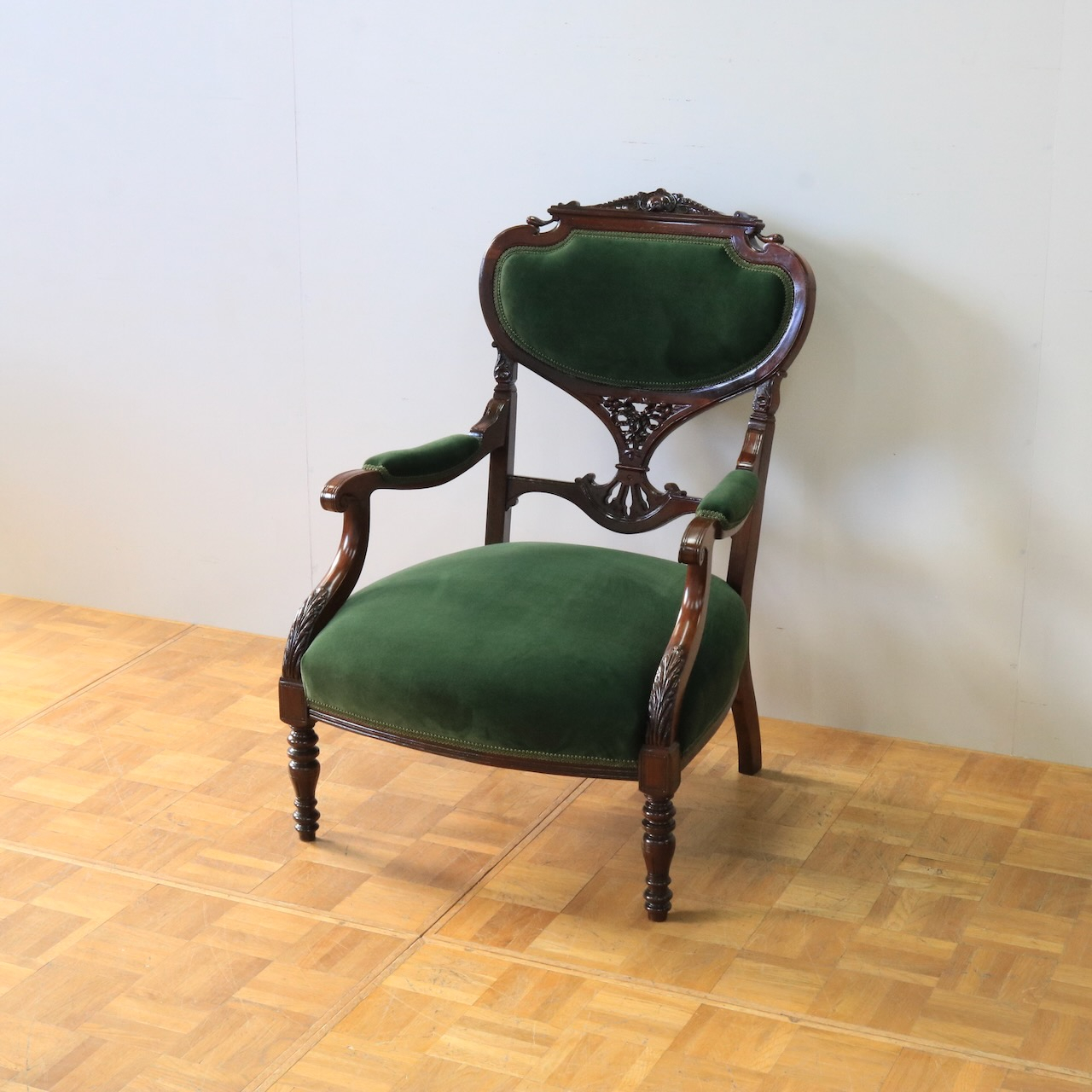 ナーシングチェアー