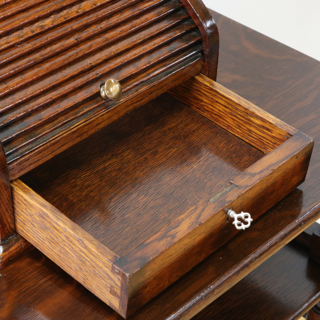 ファイリングキャビネット