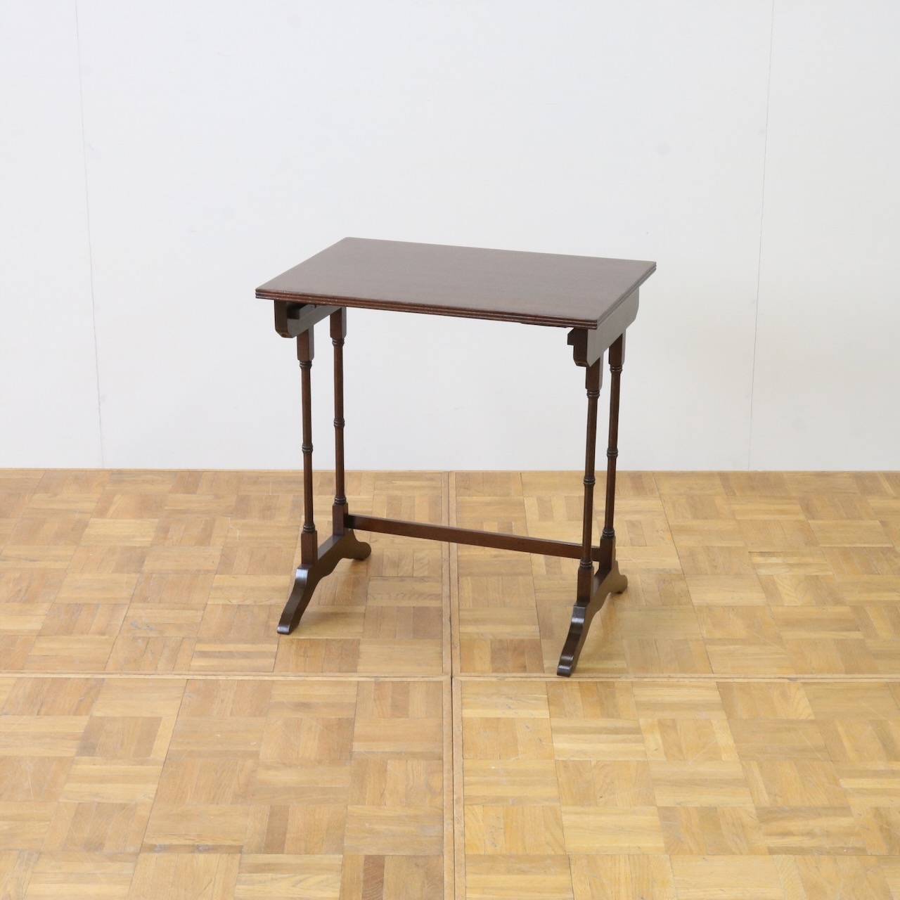 ネストテーブル