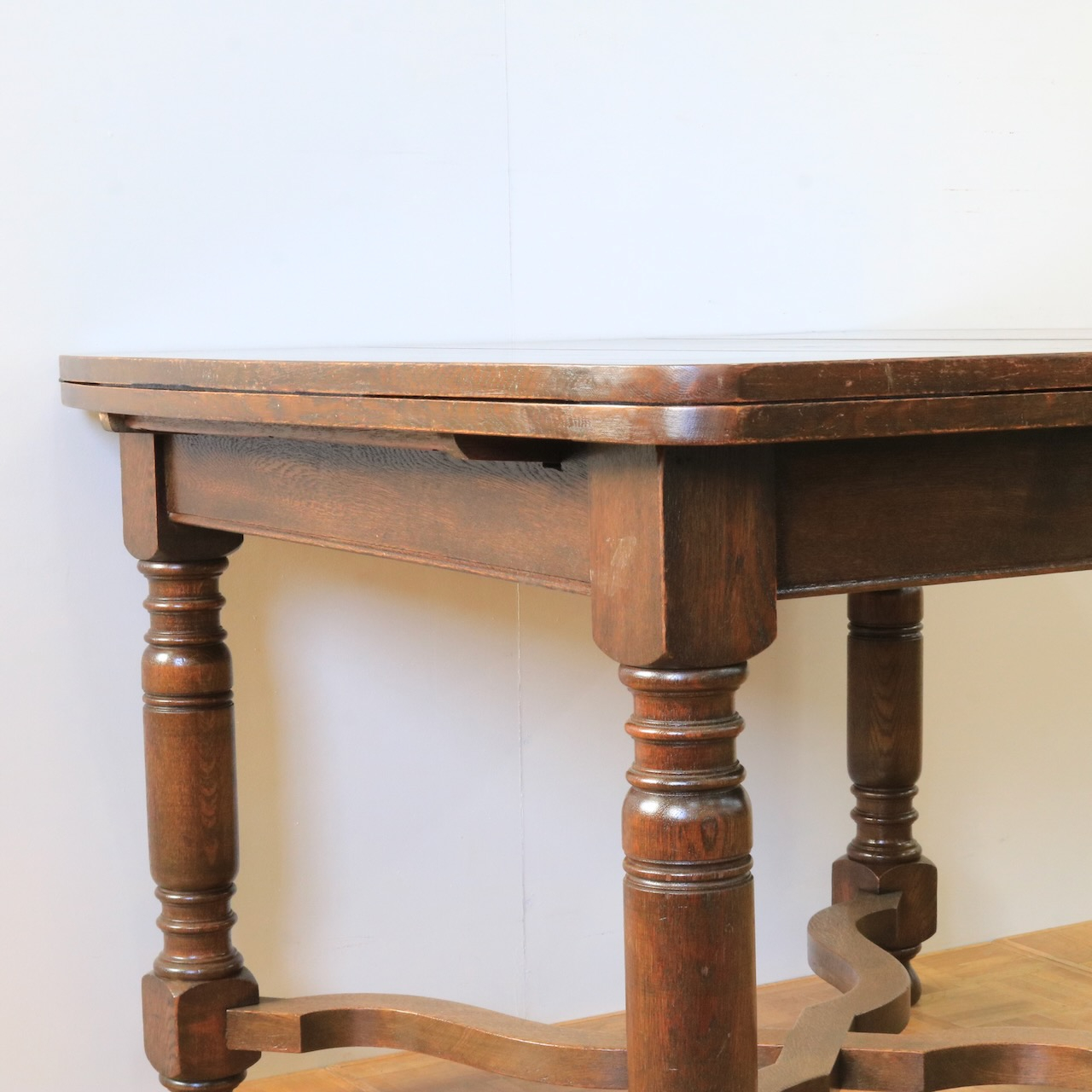 ドローリーフテーブル