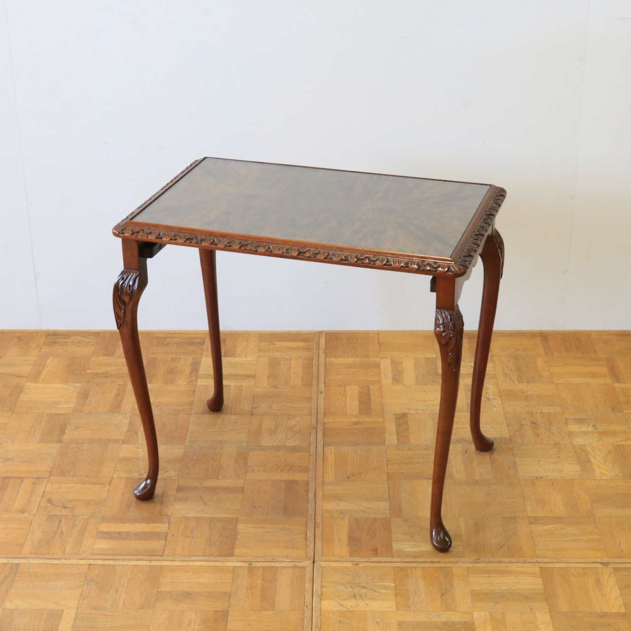 ネストテーブル