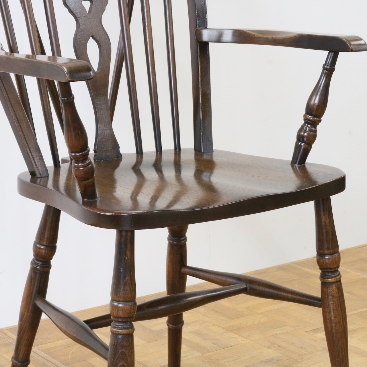 アームチェアー