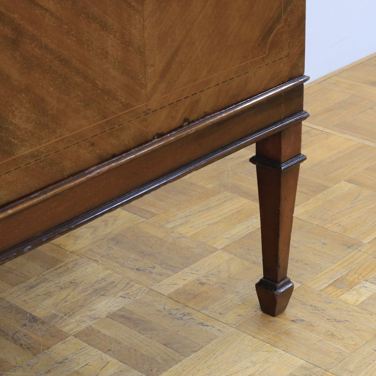 グラスキャビネット