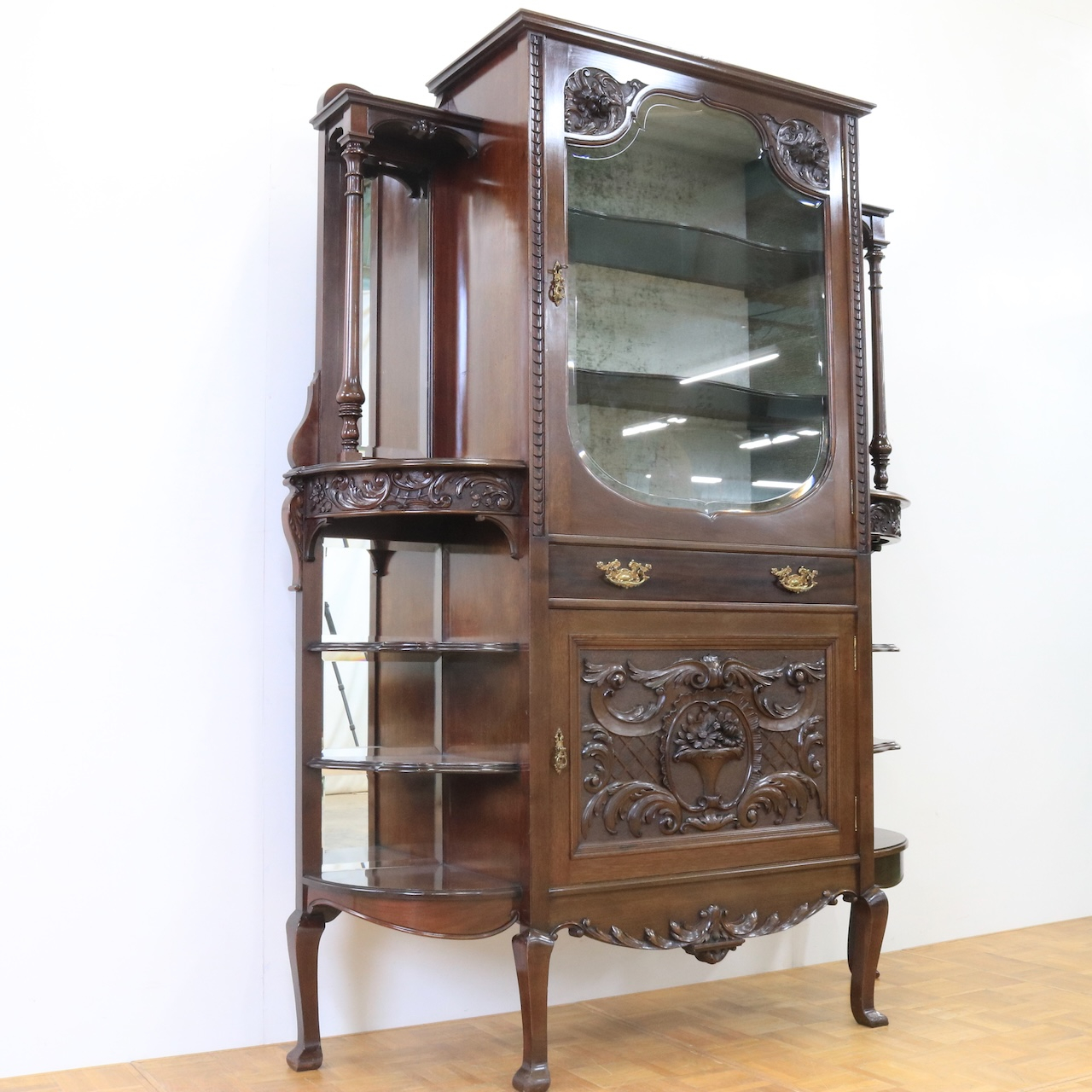 パーラーキャビネット