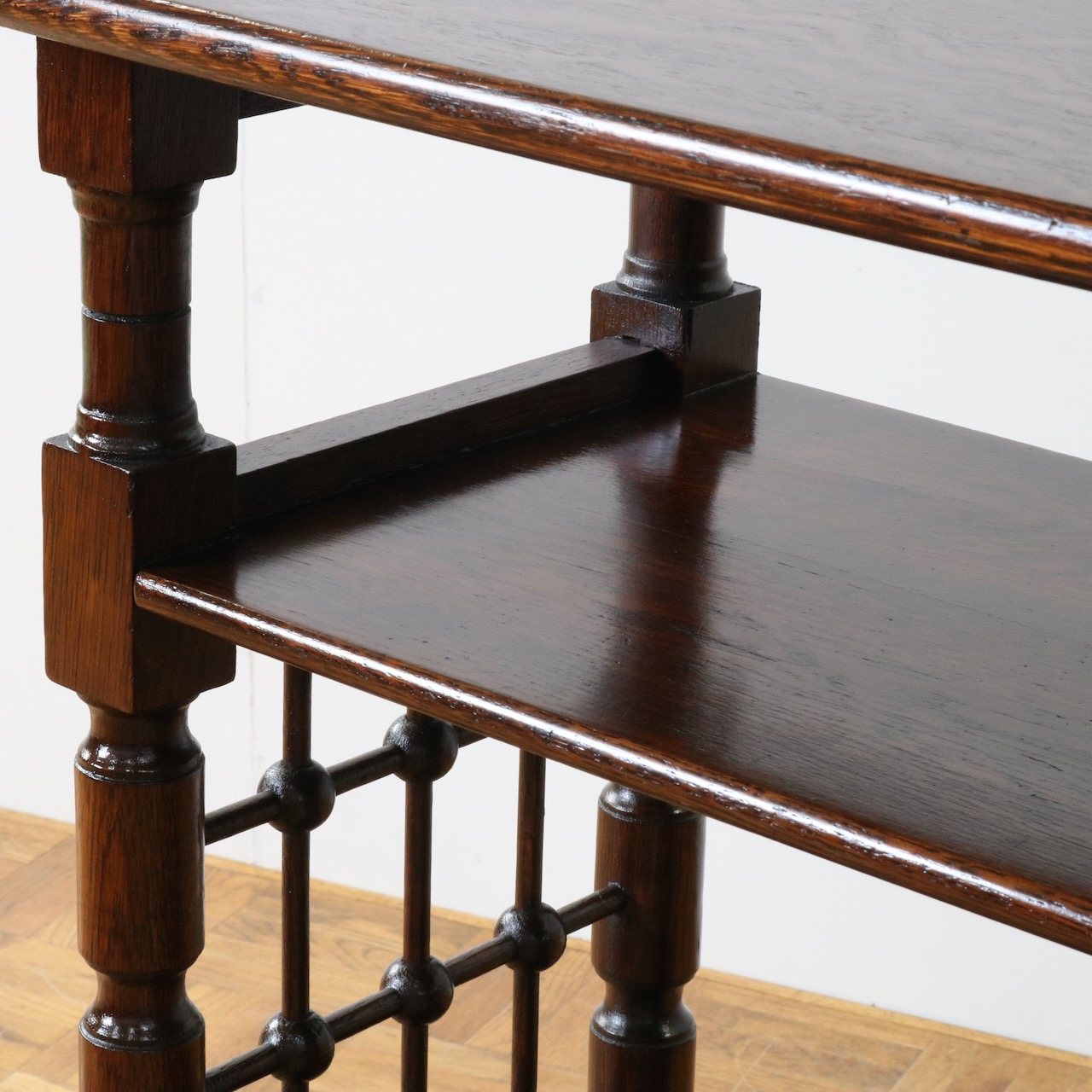 サイドテーブル