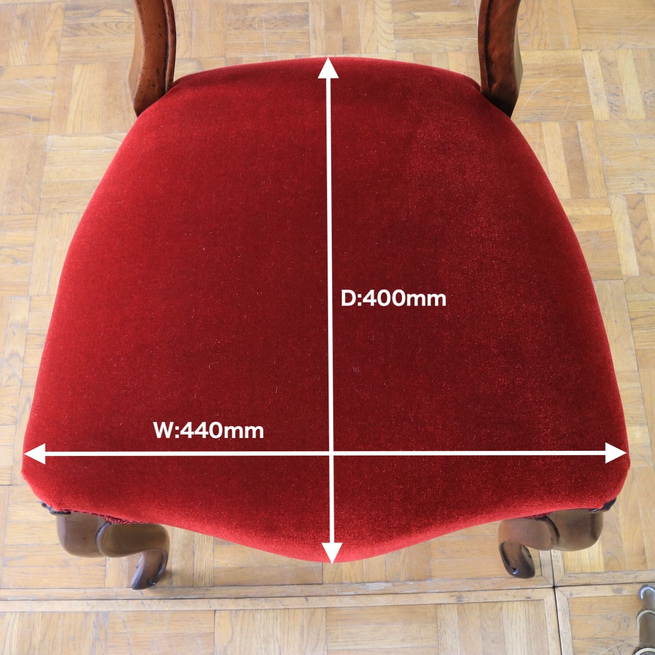 バルーンバックチェアー