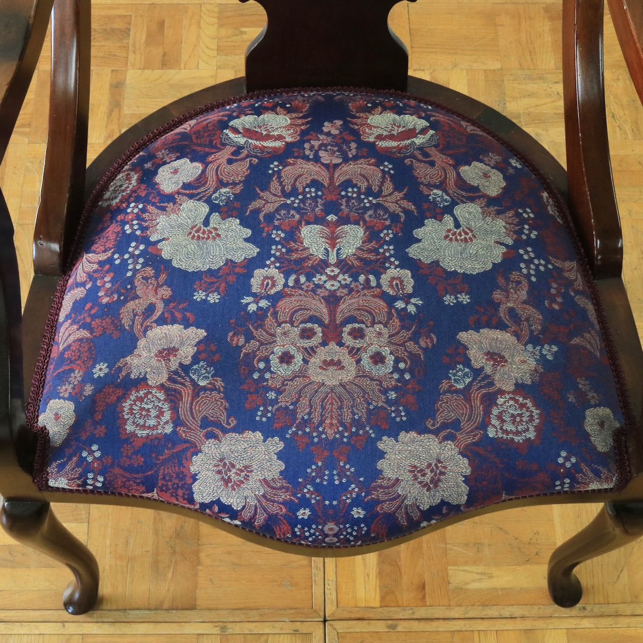 アームチェアー