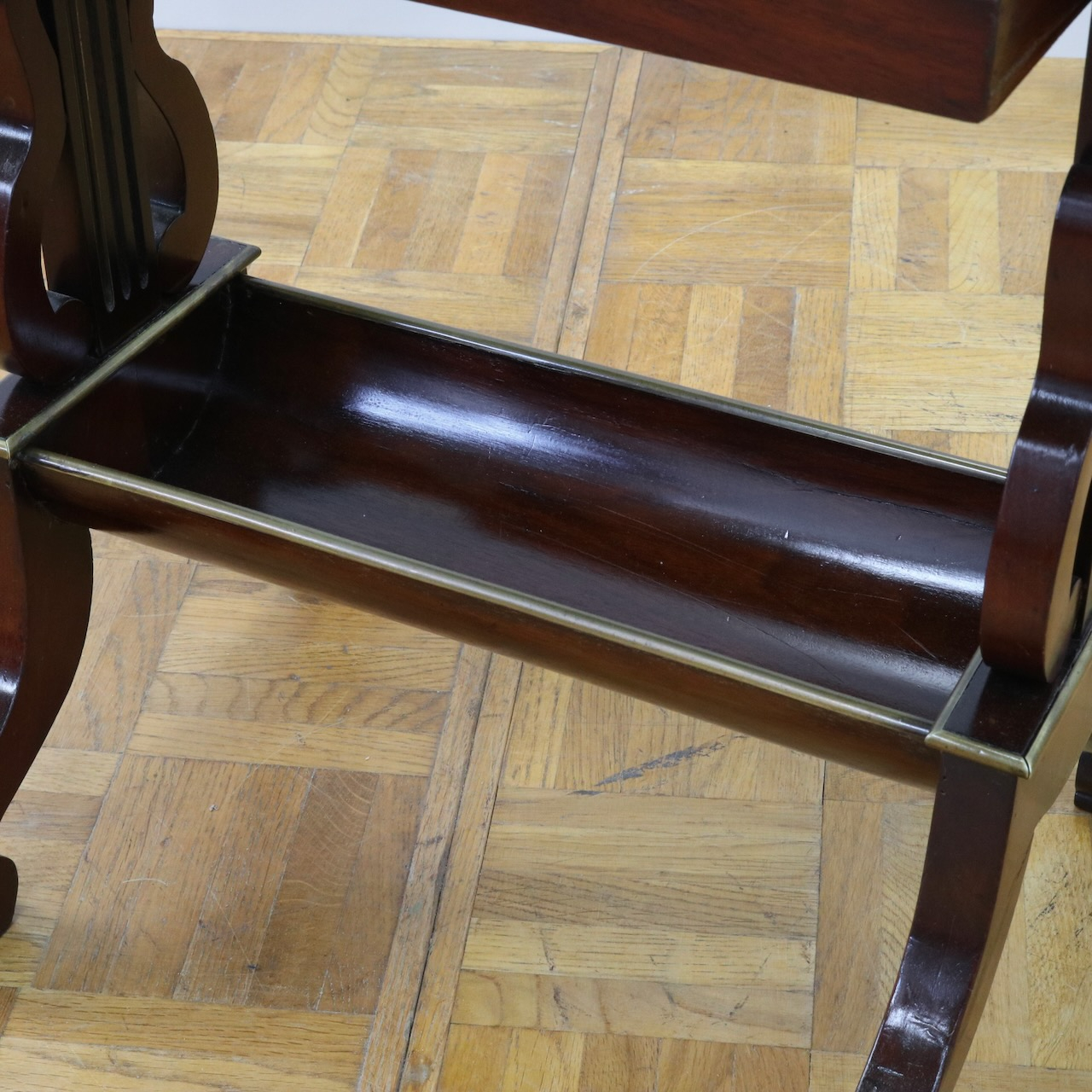 サイドテーブル