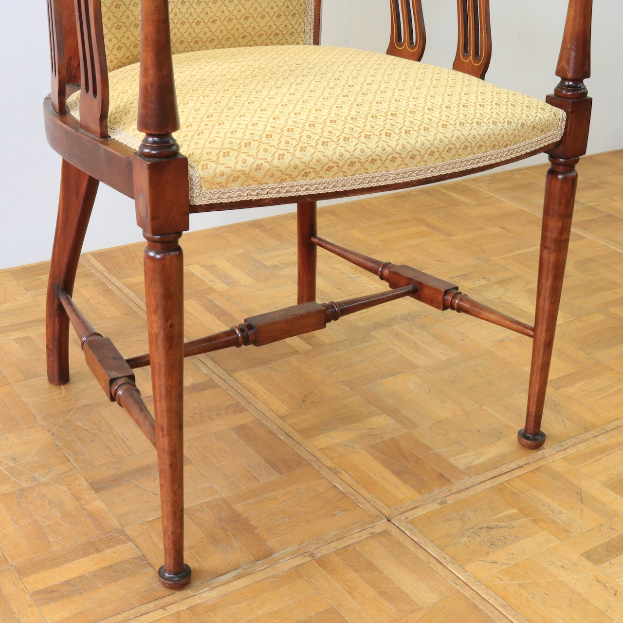 アームチェアー