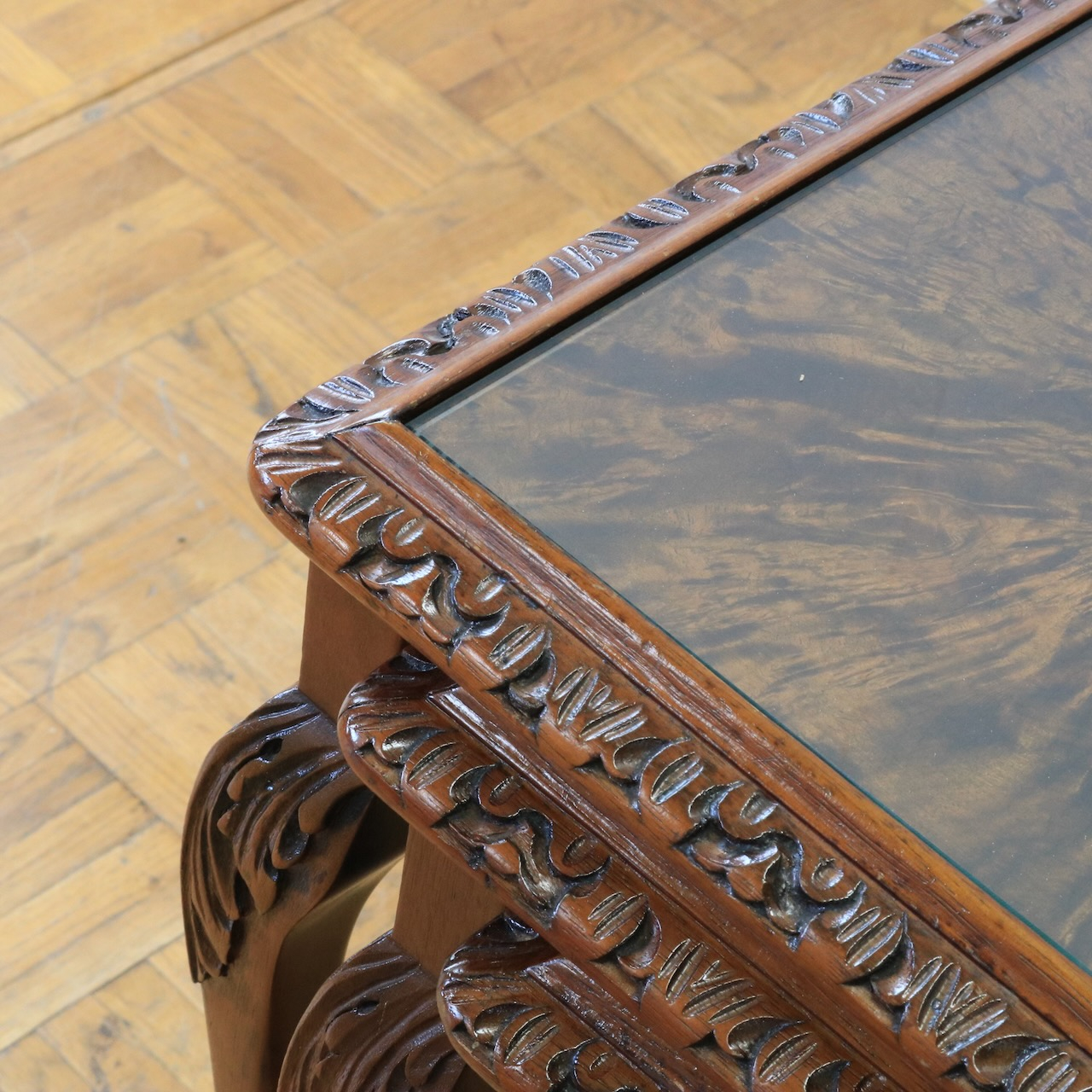 ネストテーブル