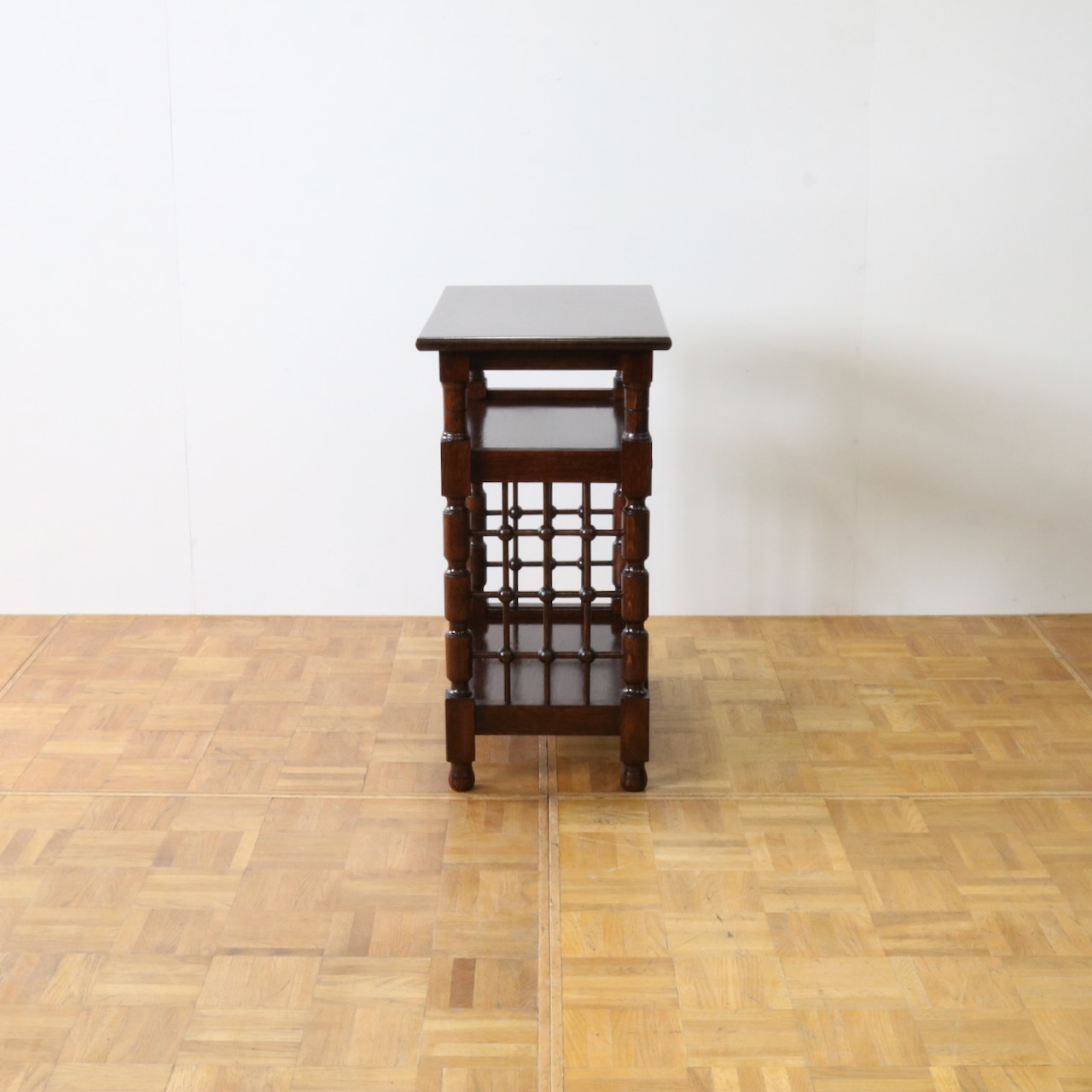 サイドテーブル