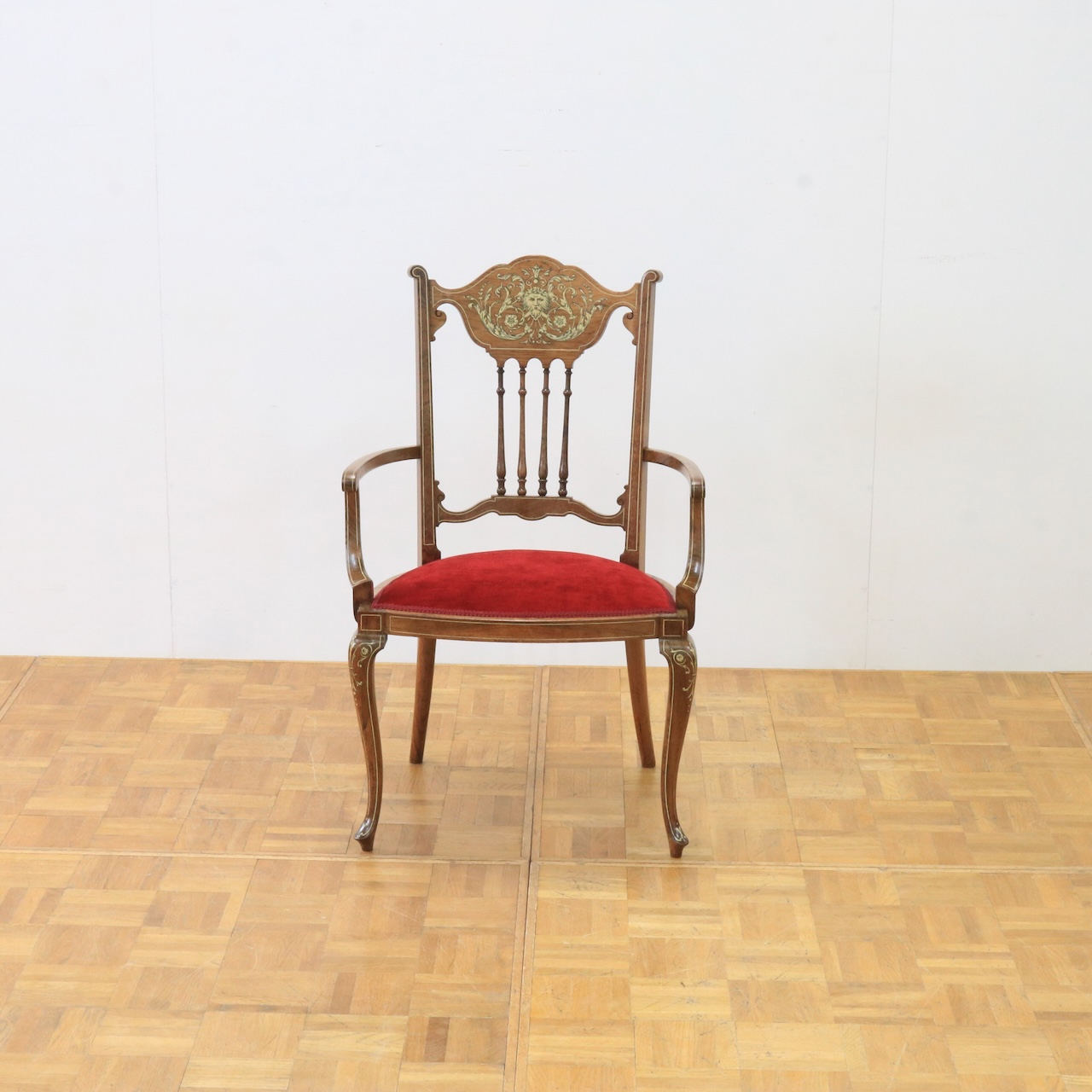 アームチェアー