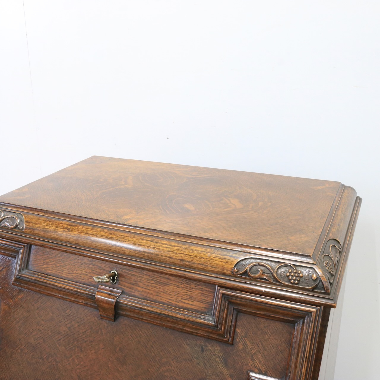 カクテルキャビネット