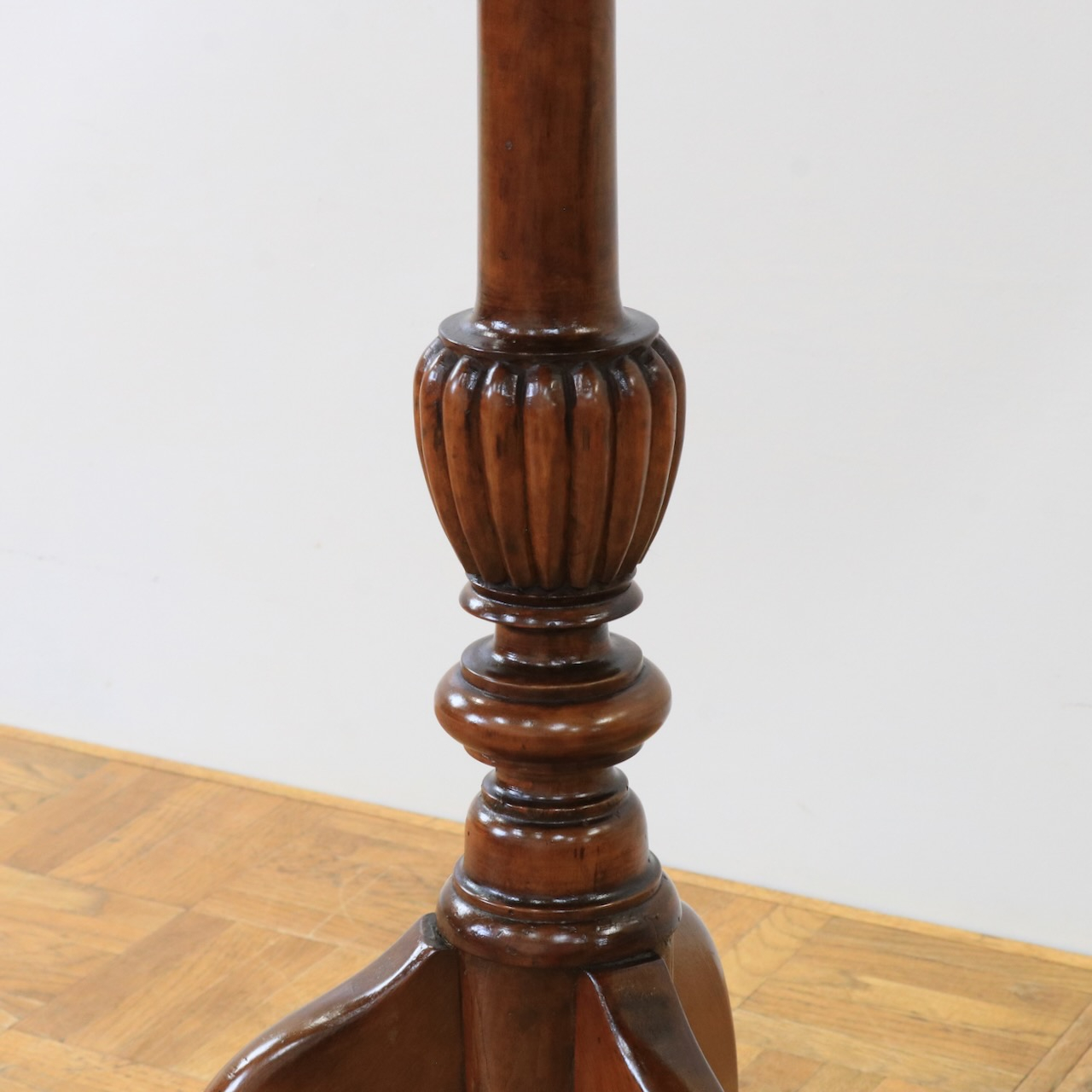 サイドテーブル