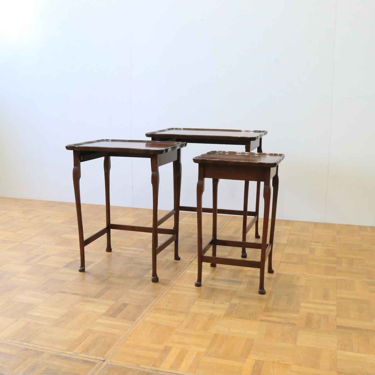 ネストテーブル