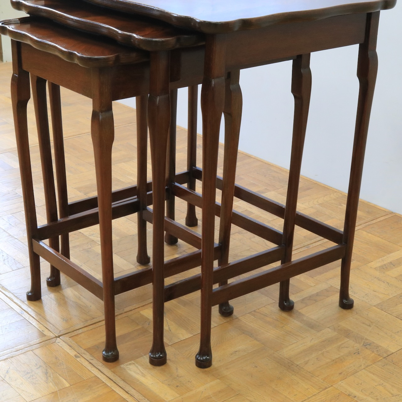 ネストテーブル