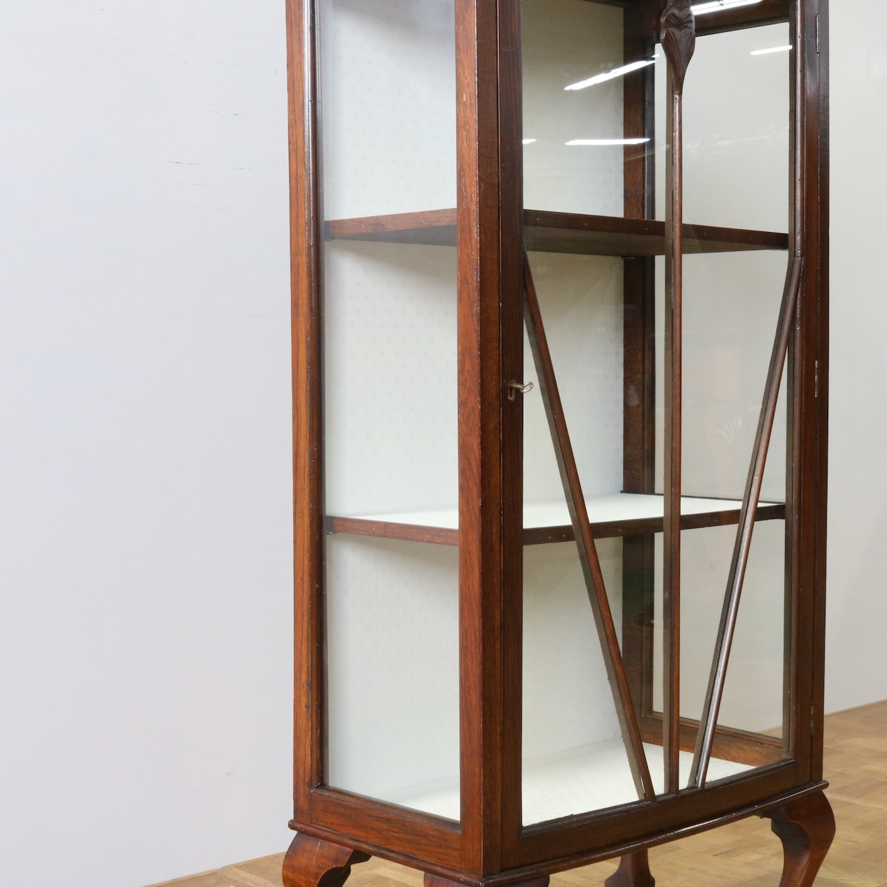 グラスキャビネット