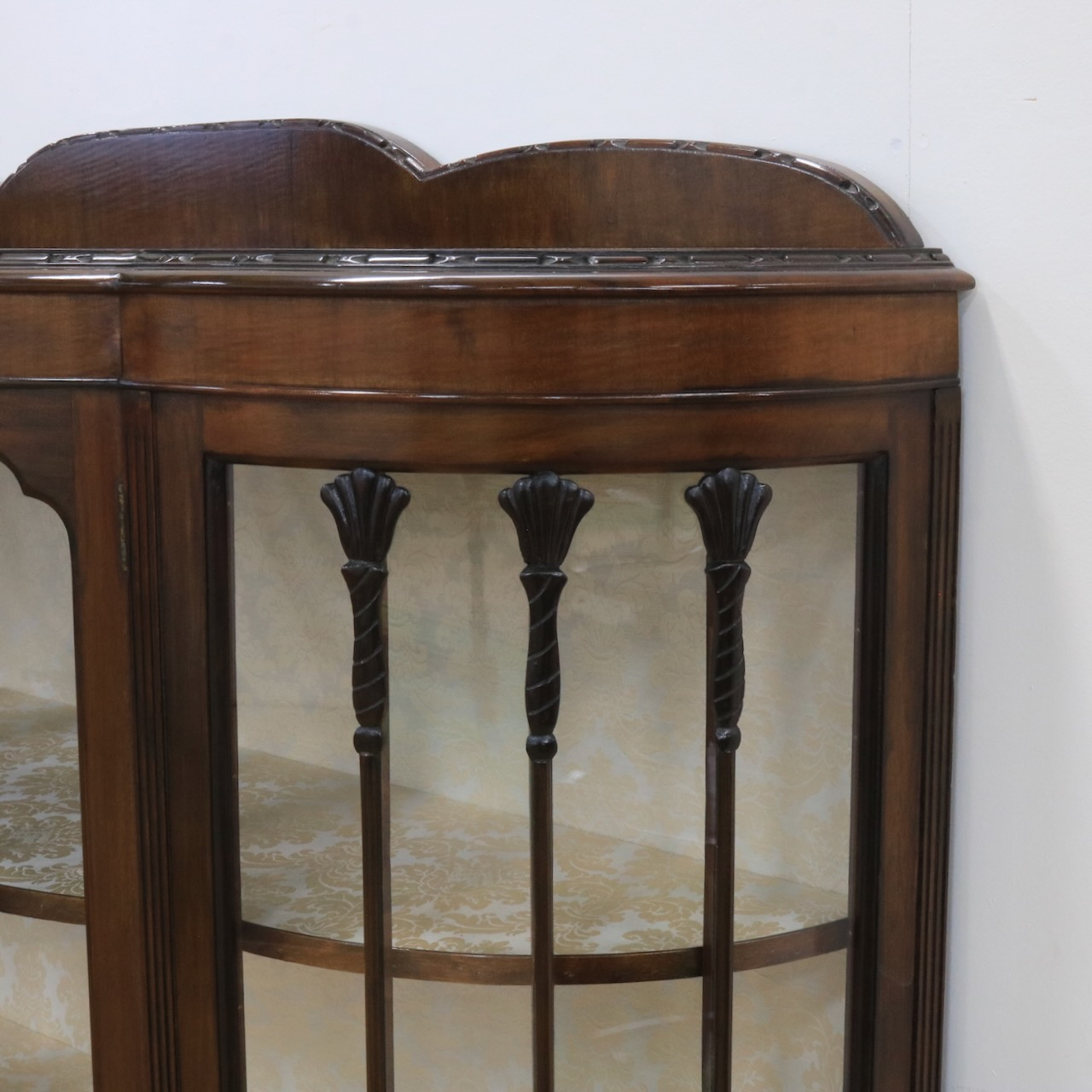 グラスキャビネット