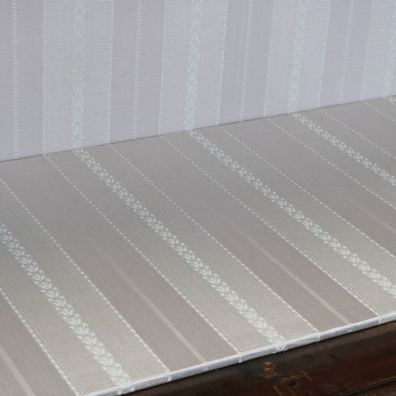 グラスキャビネット