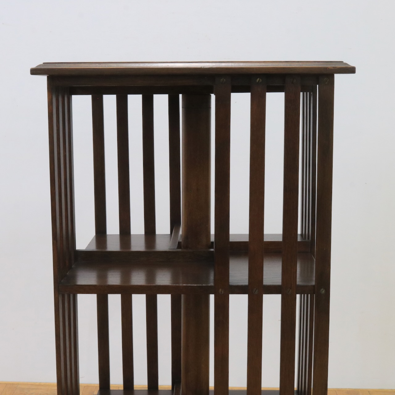 リボルビングブックケース