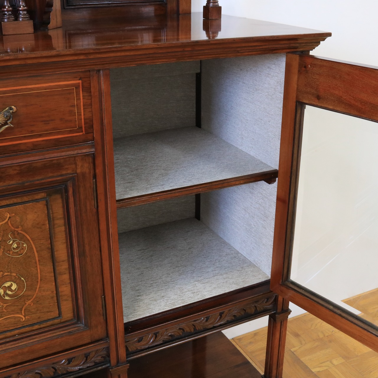 ミラーバックサイドボード