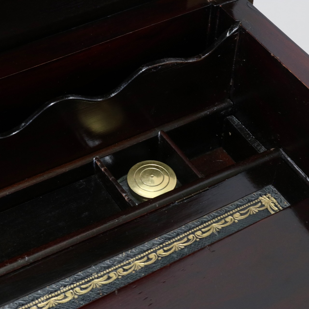 ライティングデスク