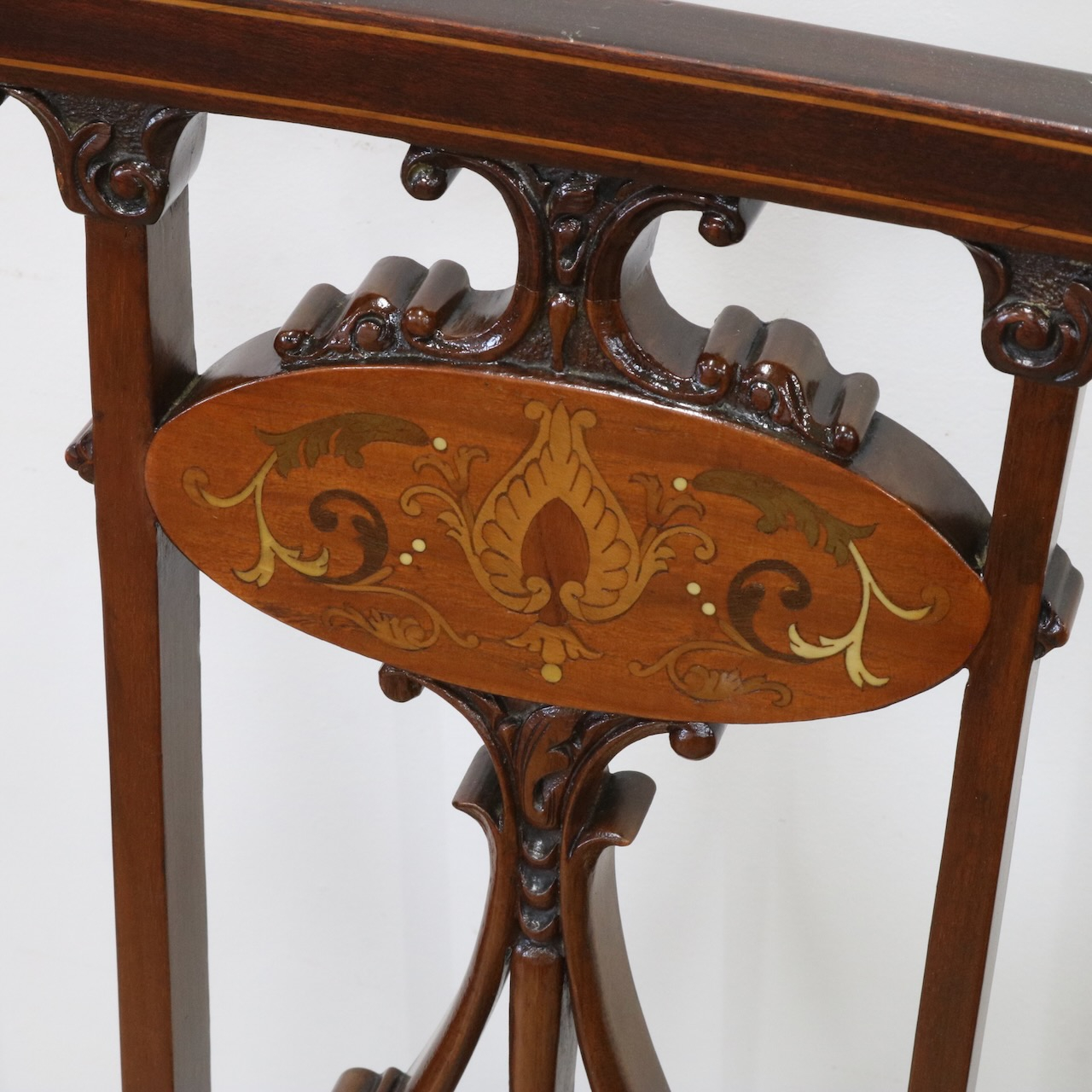 アームチェアー