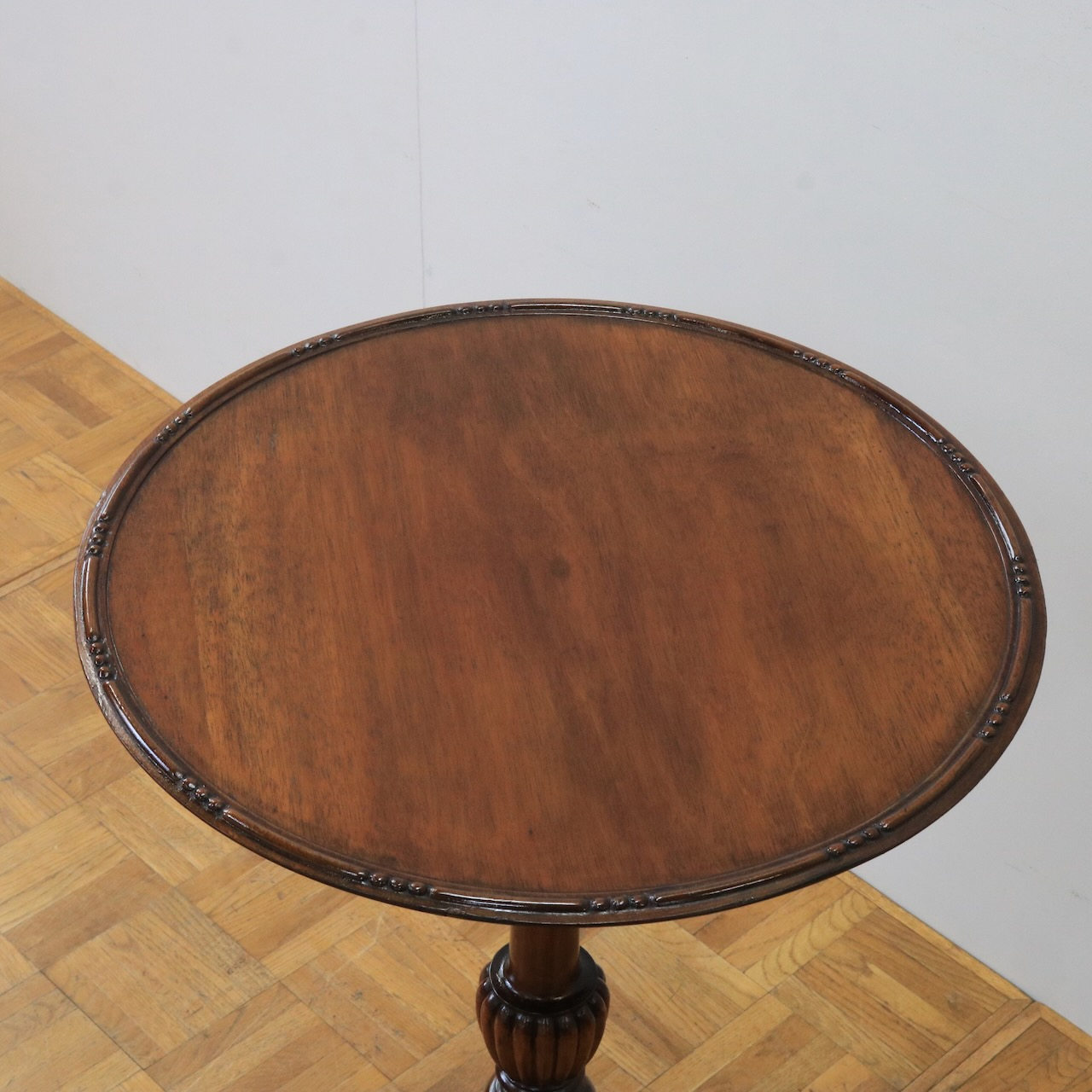 サイドテーブル