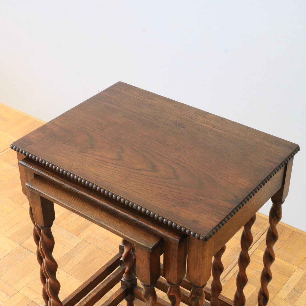 ネストテーブル