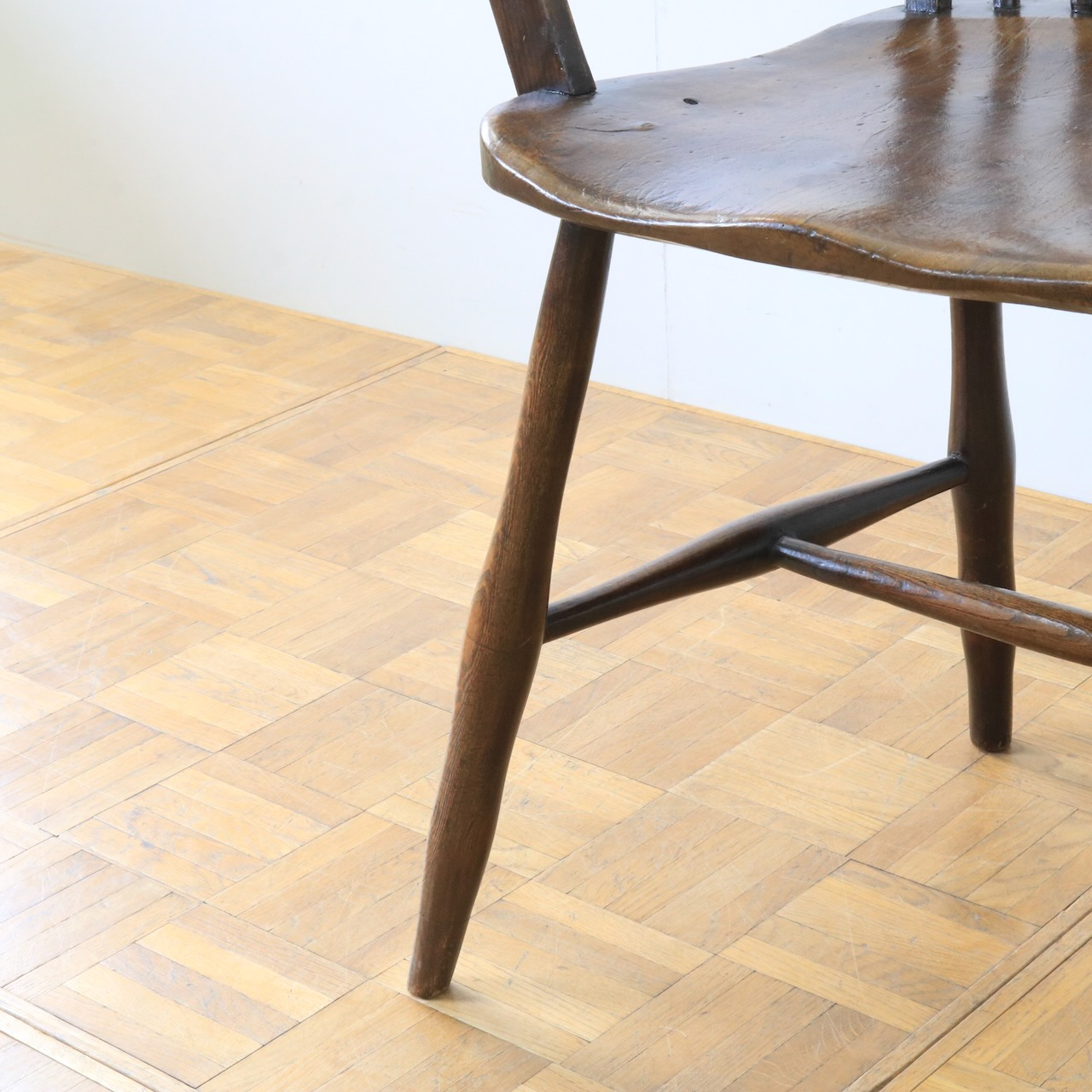 アームチェアー