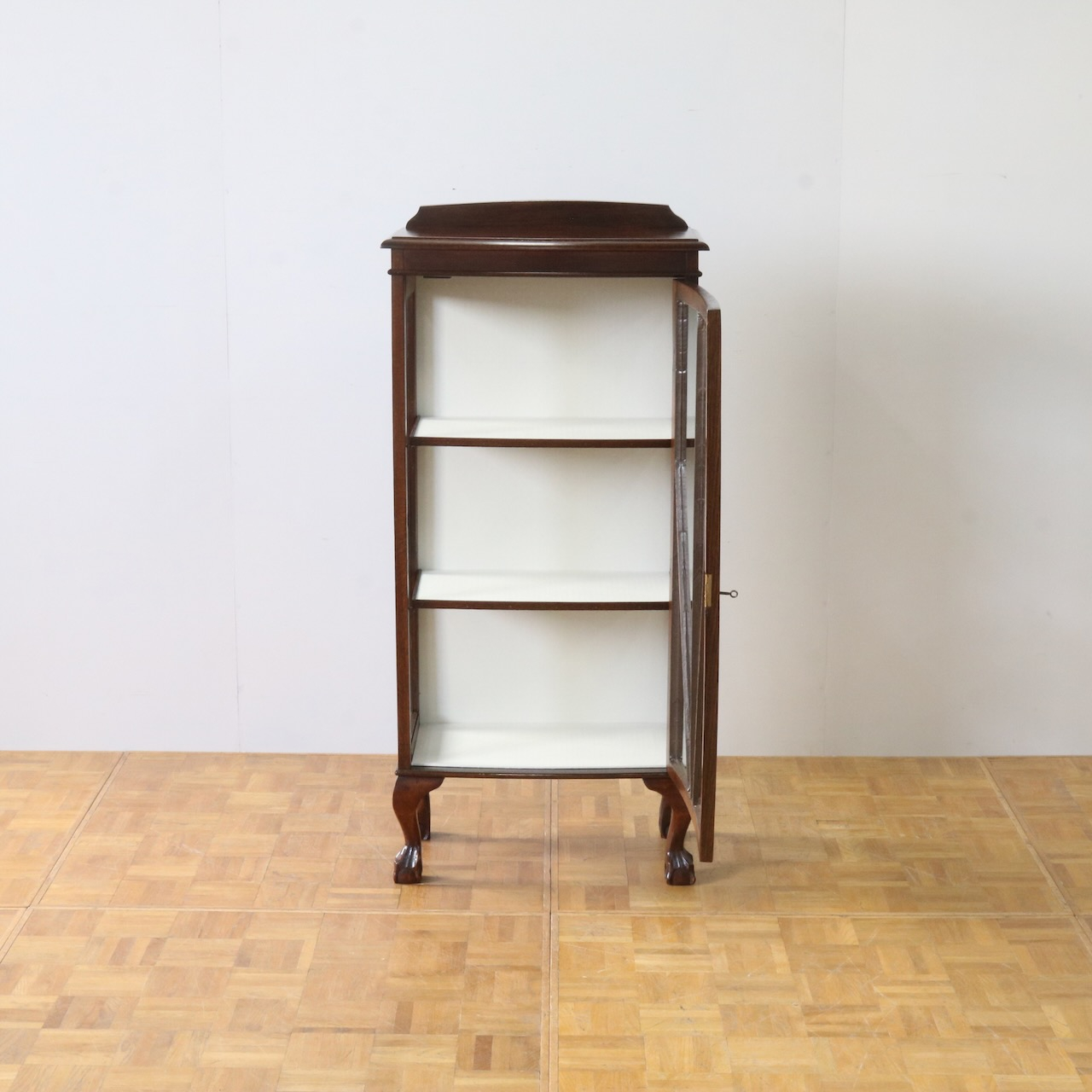 グラスキャビネット