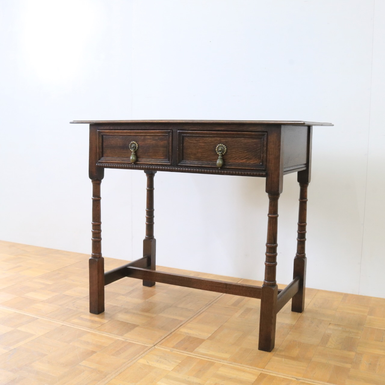 ライティングテーブル