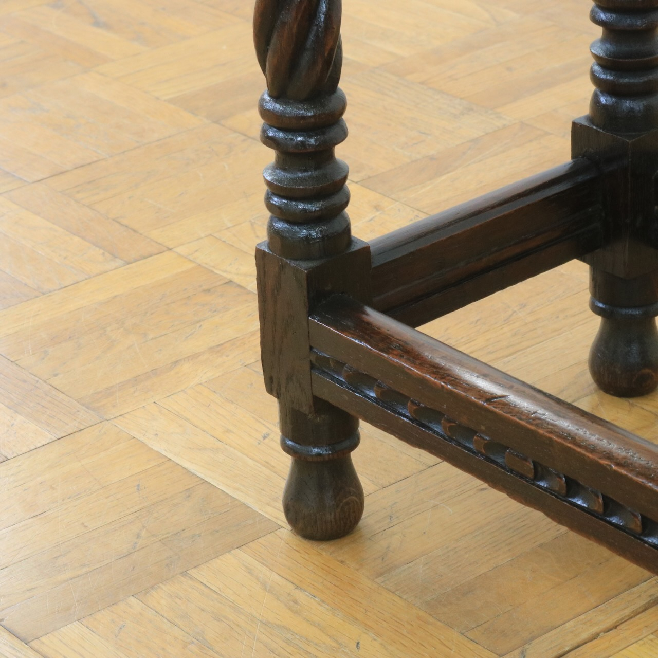 サイドテーブル