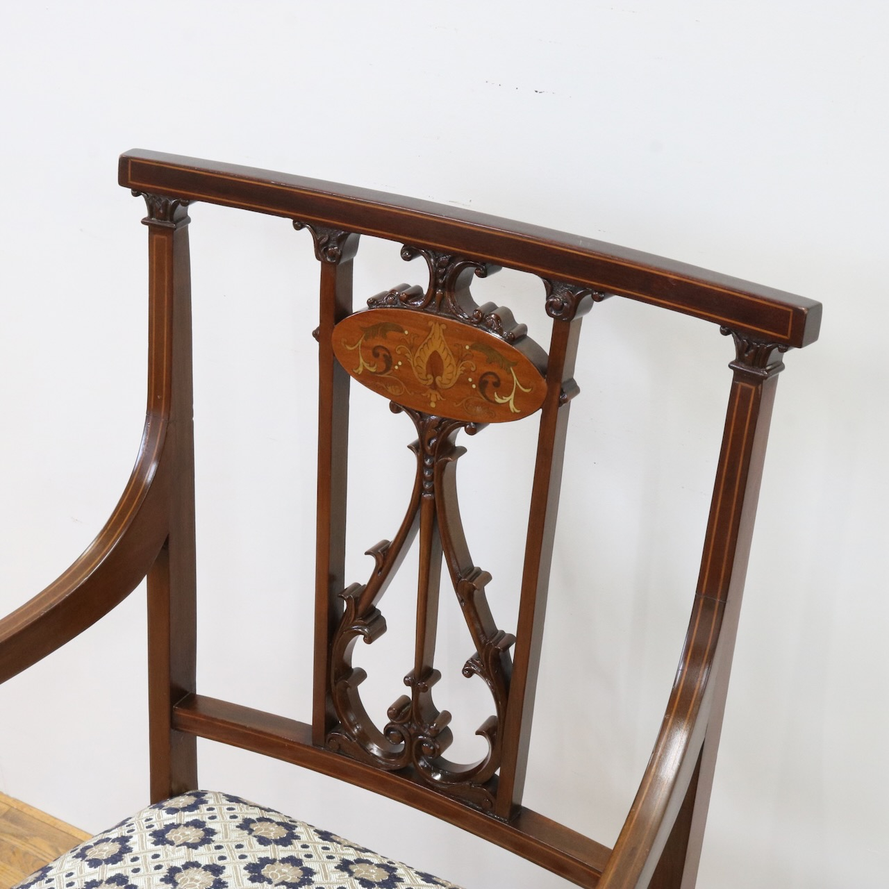 アームチェアー