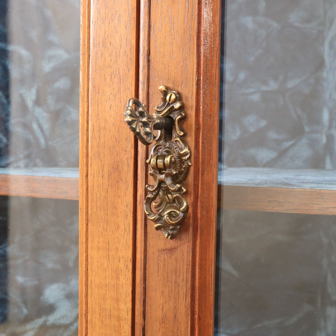 コーナーキャビネット