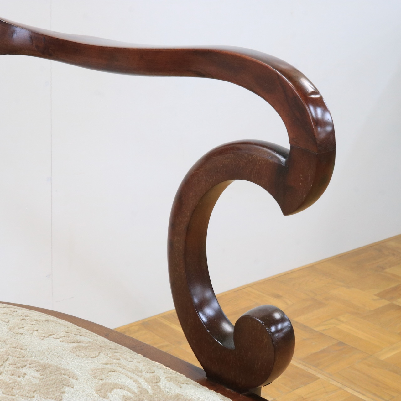 アームチェアー