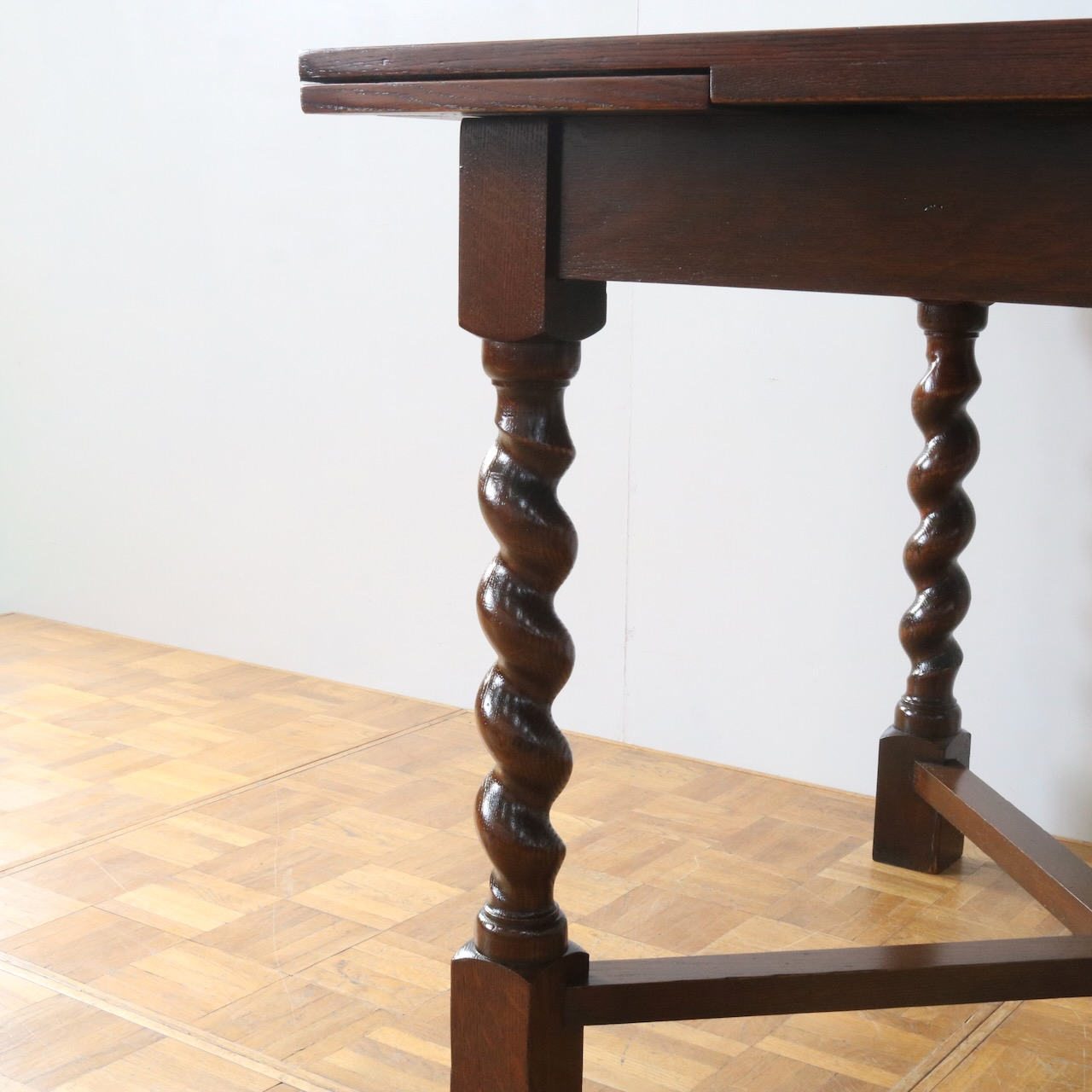 ドローリーフテーブル