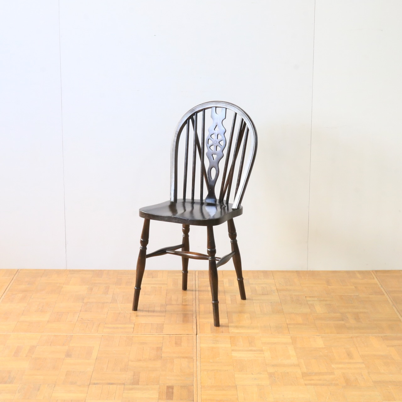 スピンドルチェアー