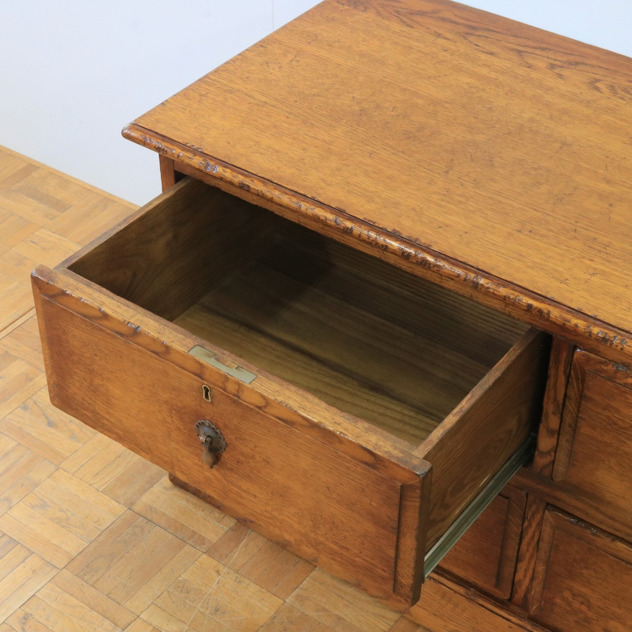 チェストオブドロワーズ