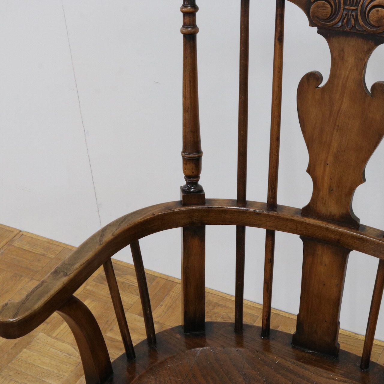 アームチェアー