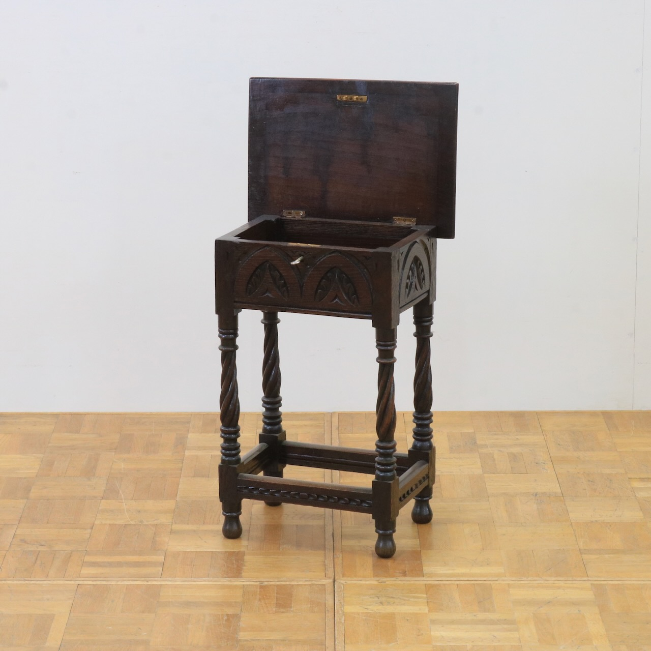 サイドテーブル