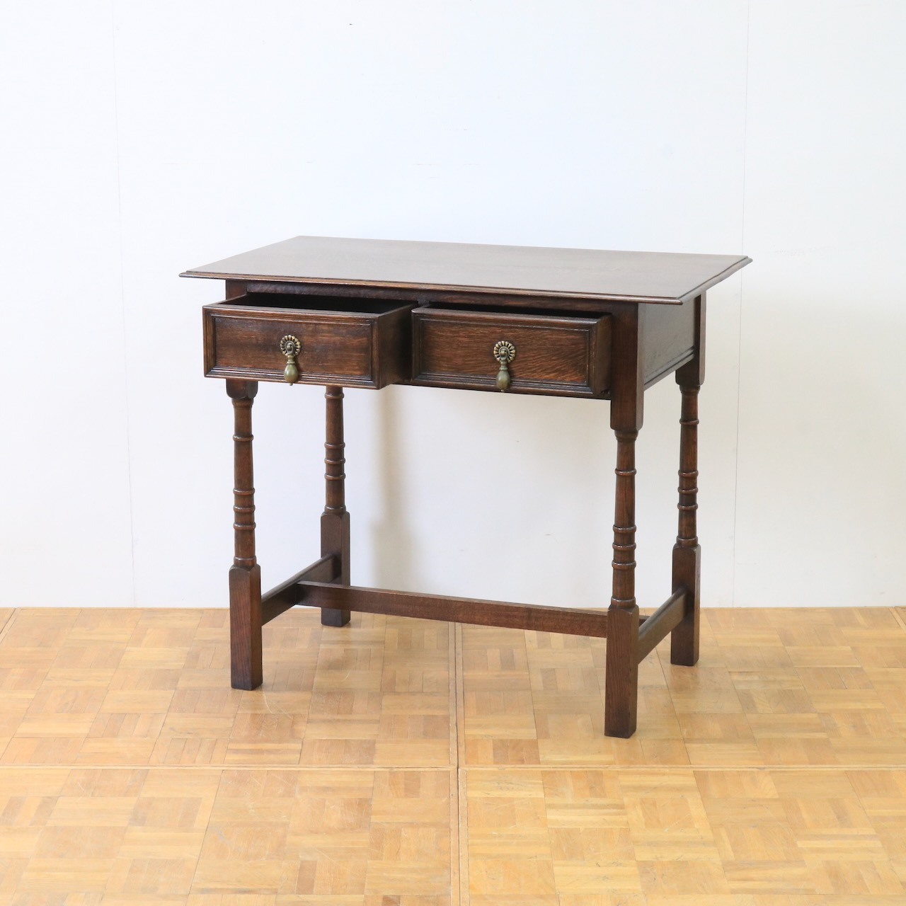 ライティングテーブル