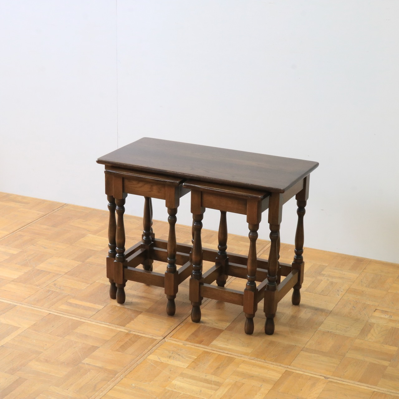 ネストテーブル