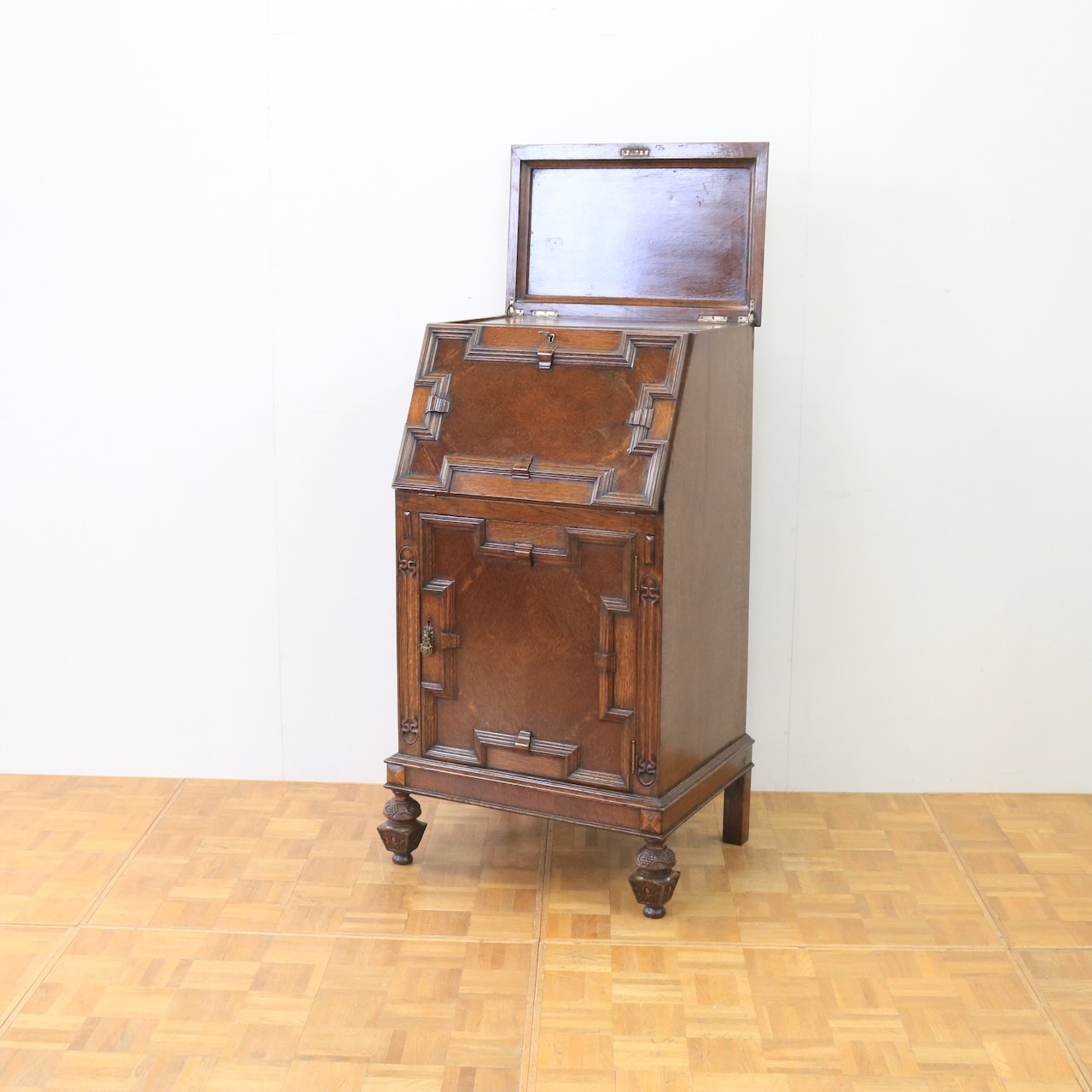 カクテルキャビネット