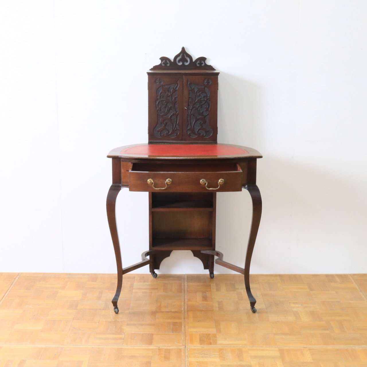 ドレッシングテーブル