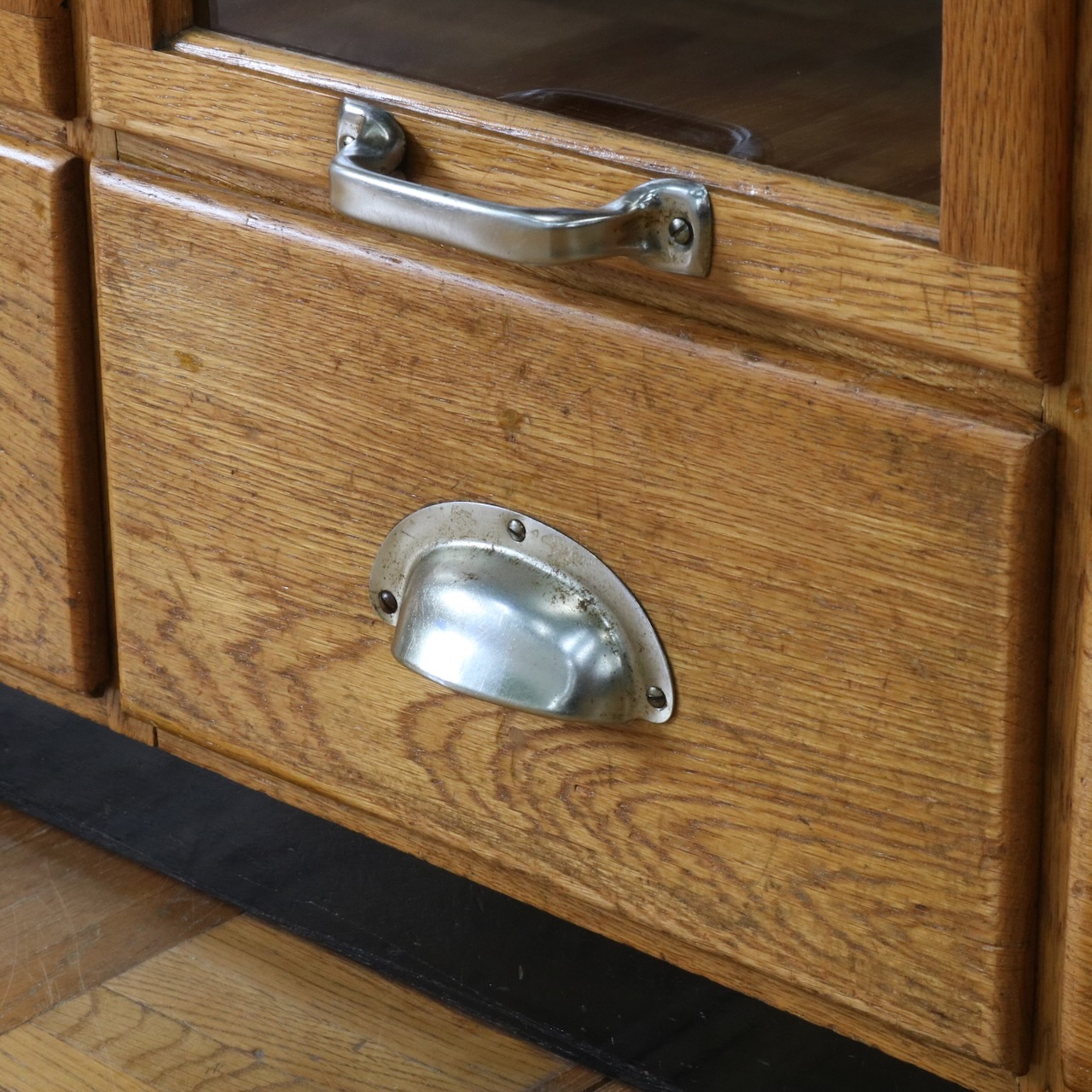 シャツキャビネット