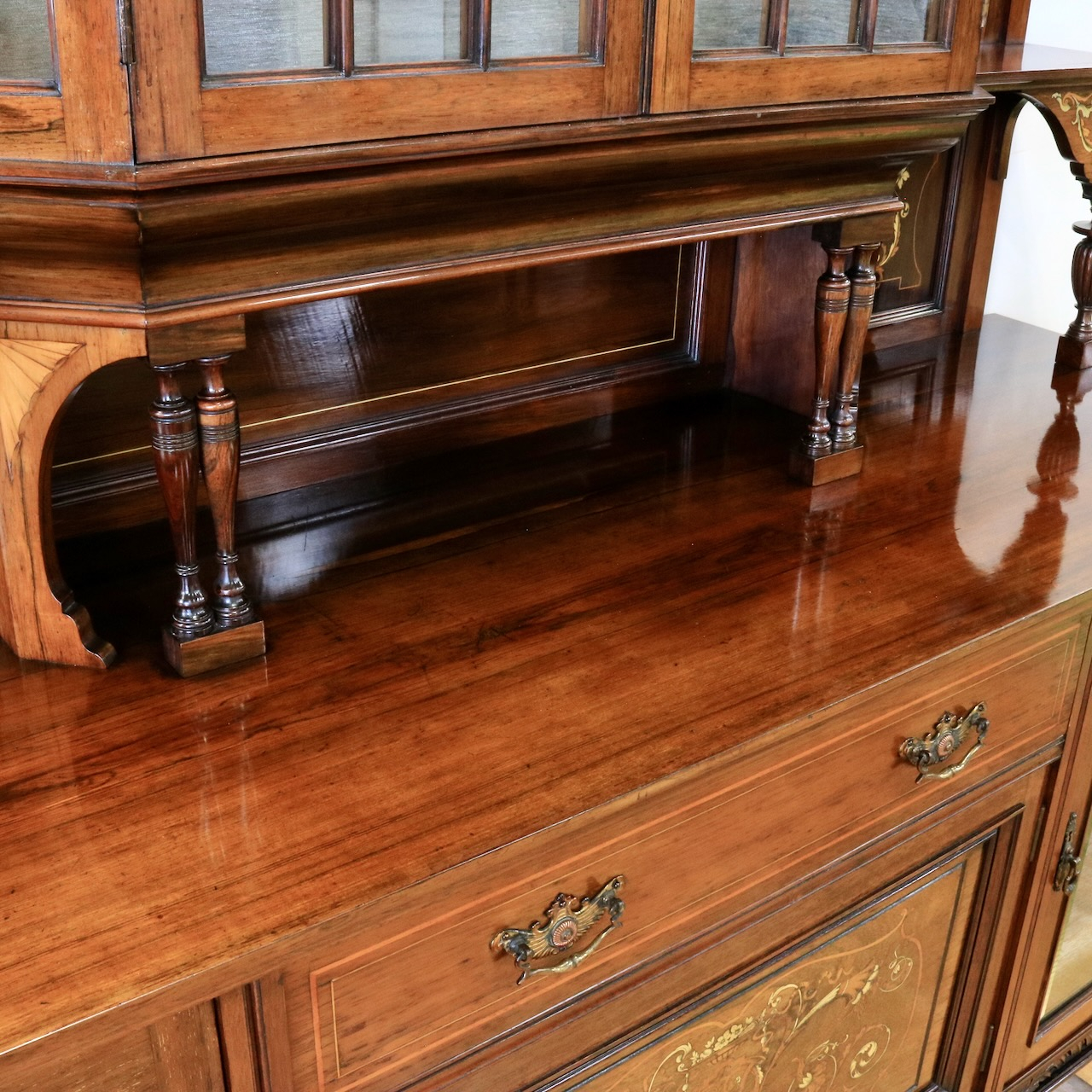 ミラーバックサイドボード