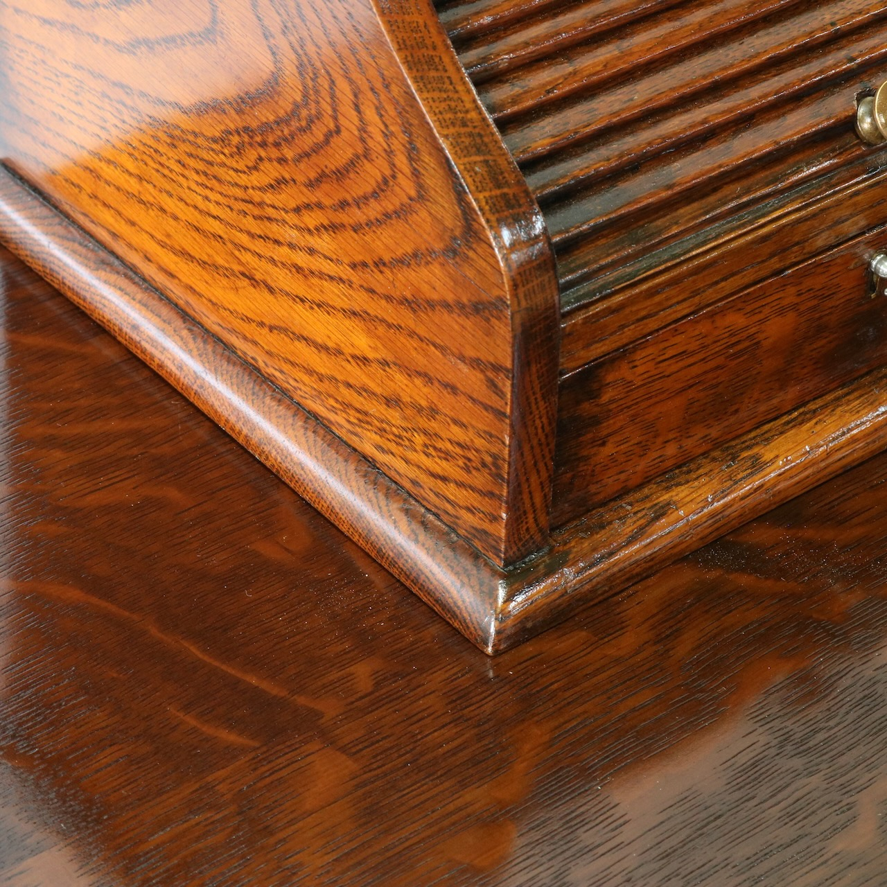 ファイリングキャビネット