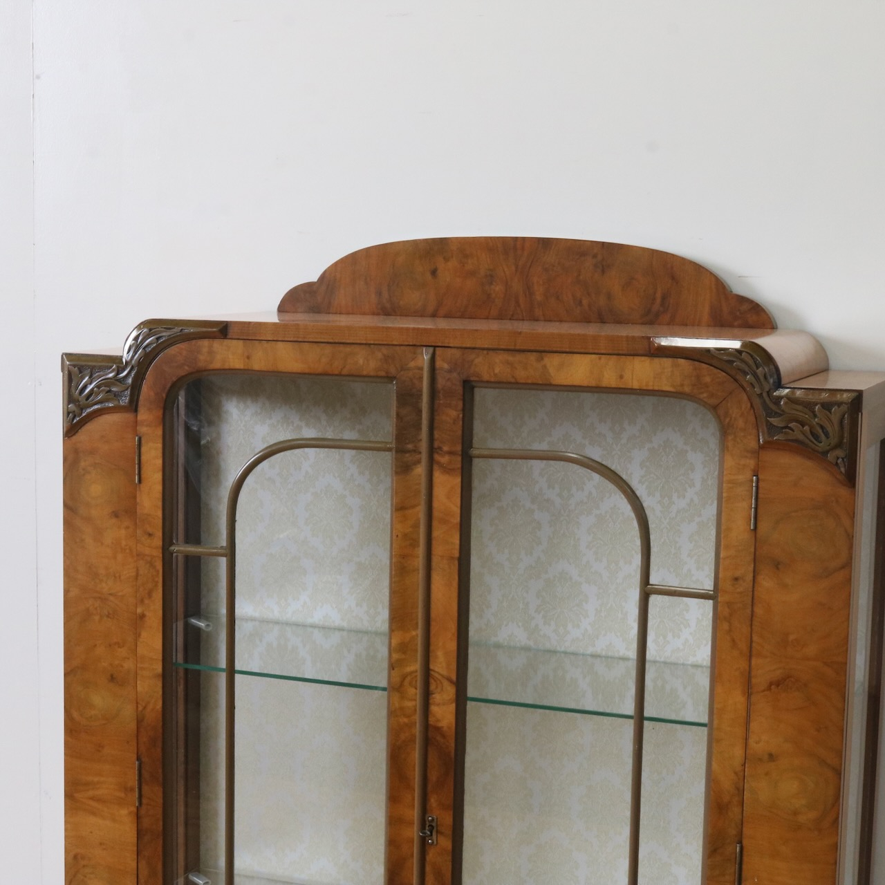 グラスキャビネット